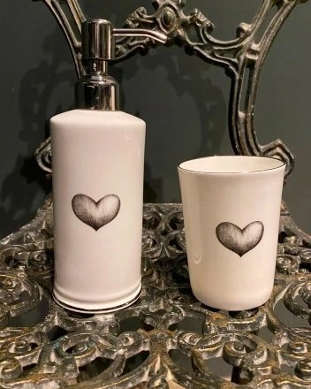 Дозатор жидкого мыла Rory Dobner BLACK LOVE HEART, 250 мл, фарфор