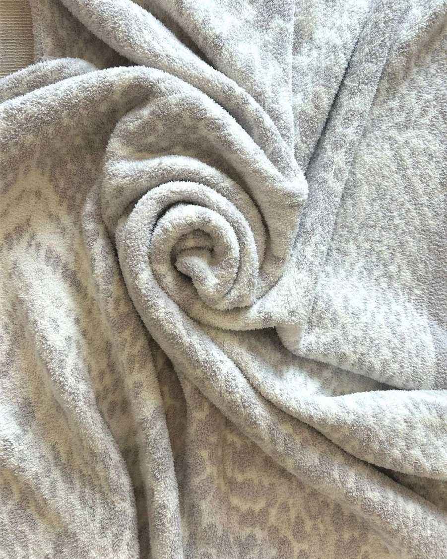 Плед Barefoot Dreams CC SNAKESKIN 137х183, рисунок змеиная кожа, кремовый с розовым, трикотаж, 100%