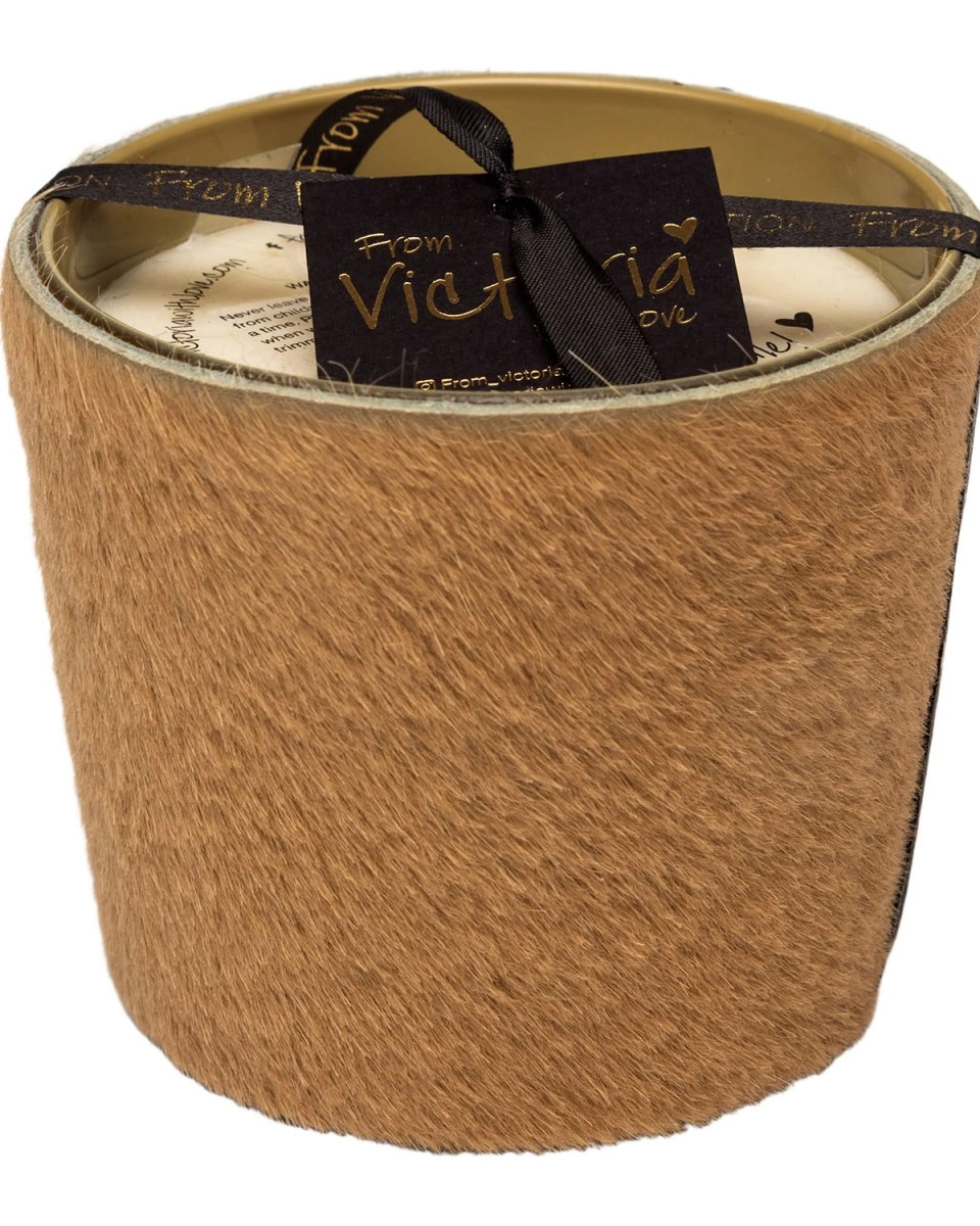 Свеча ароматическая Victoria with Love Hairy light brown 400гр