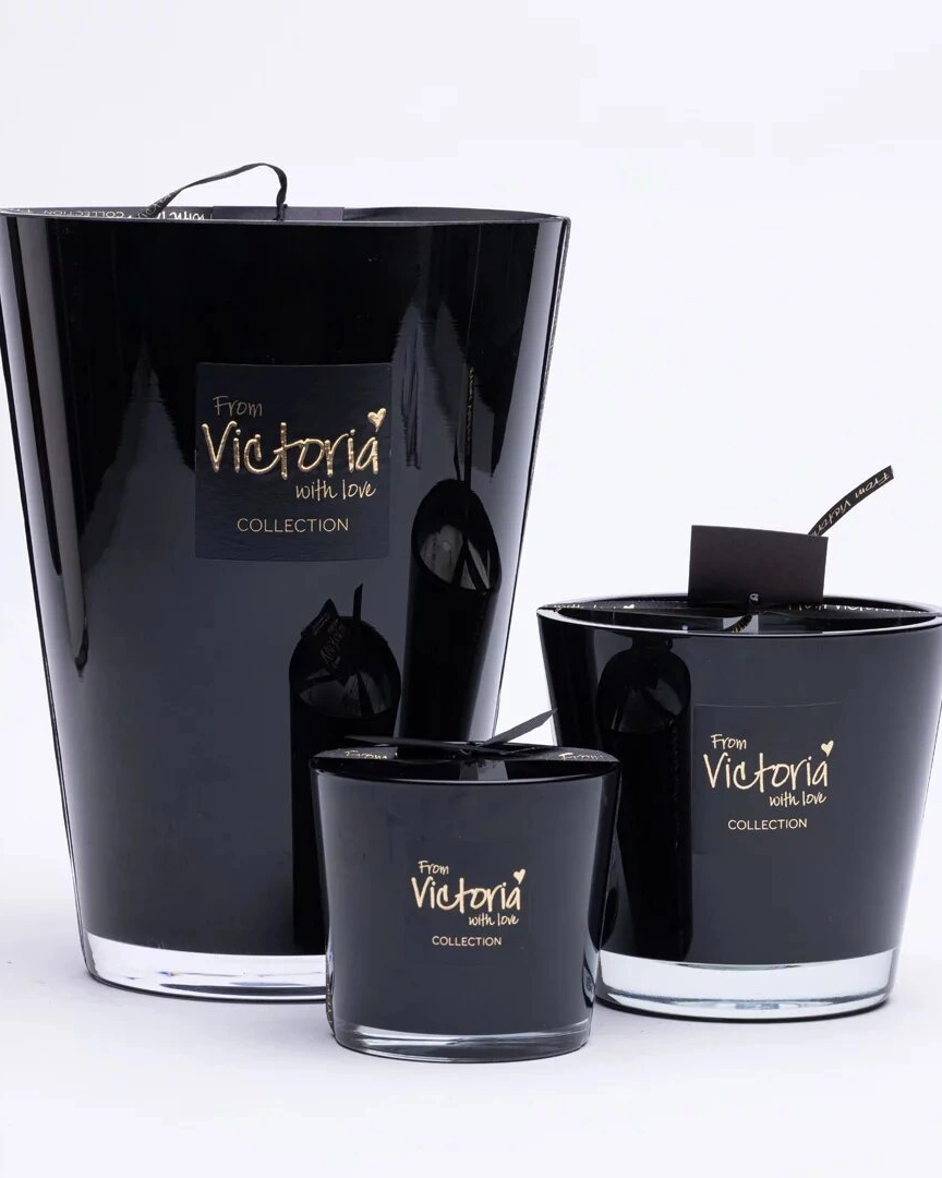 Свеча ароматическая Victoria with Love Glossy black 400гр, выдувное стекло
