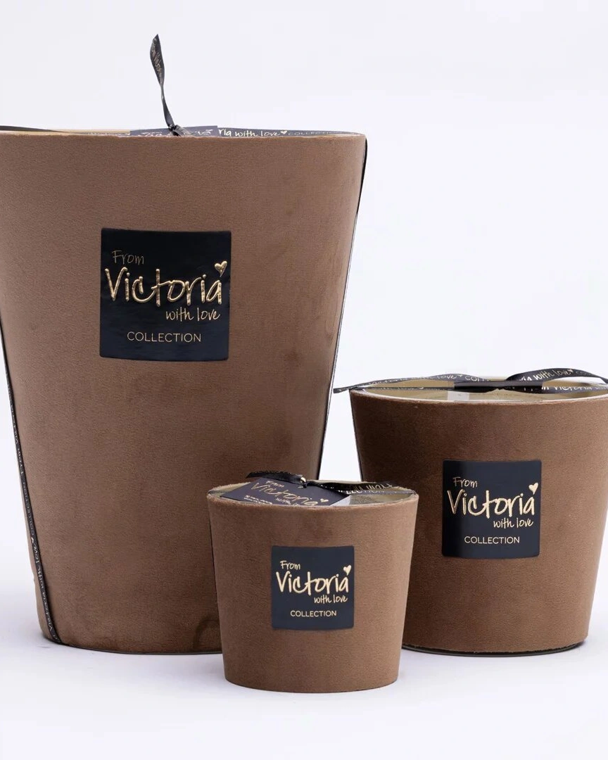 Свеча ароматическая Victoria with Love Velvet light brown 400гр
