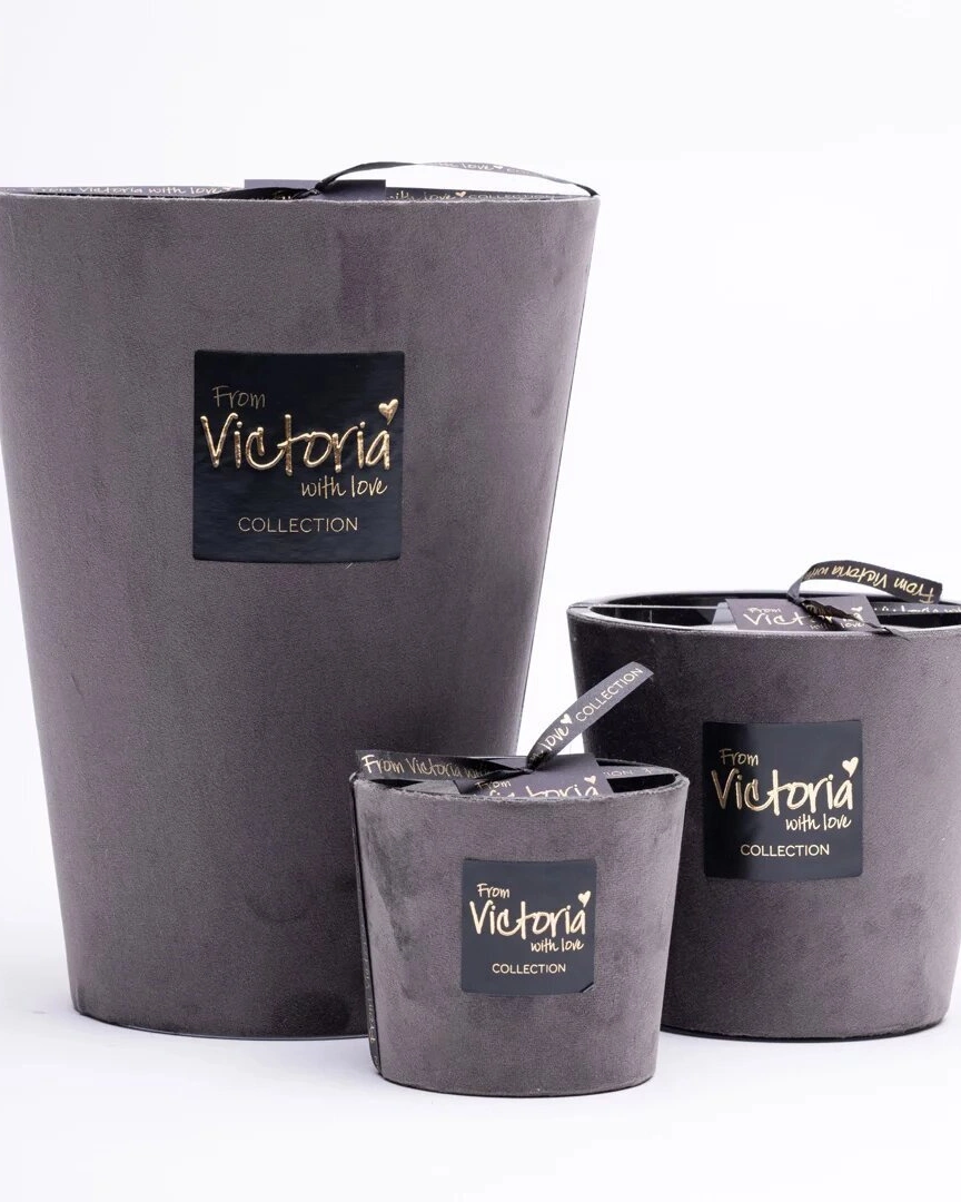 Свеча ароматическая Victoria with Love Velvet grey 400гр