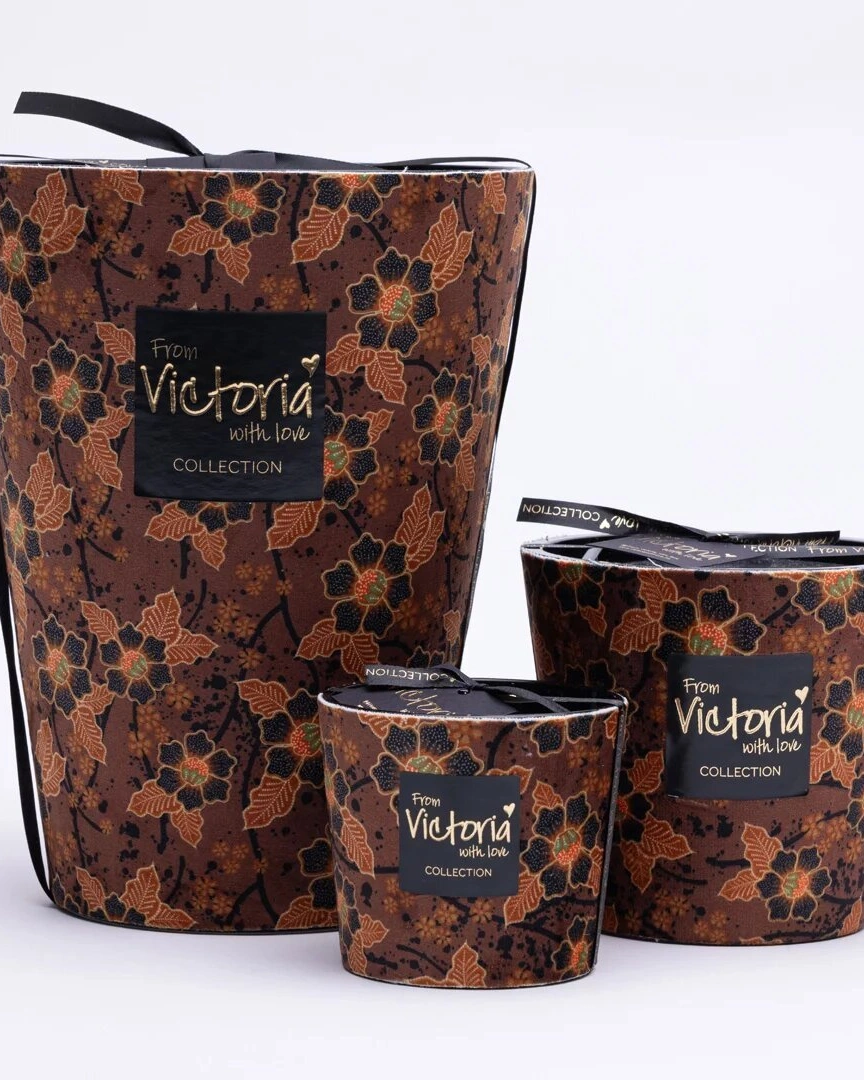 Свеча ароматическая Victoria with Love Velvet margrite 400гр