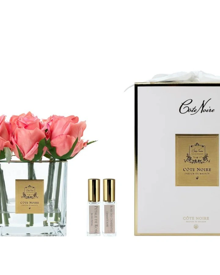SQUARE 9 ROSE white peachБукет 9 роз, коралловый, квадратная прозрачная ваза, 2 спрея по 5 мл