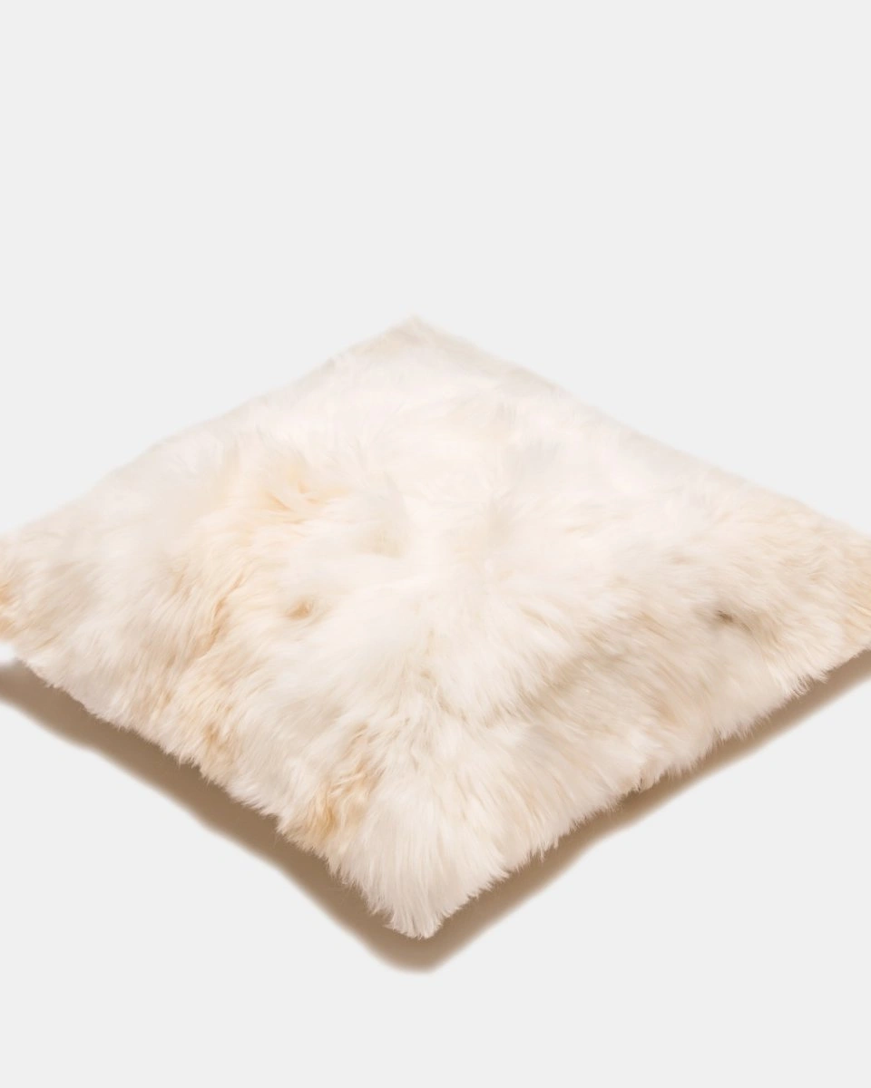 YAKU WHEAT LIGHT BEIGE Подушка мех альпаки, 40х40 цвет светло-бежевый, начинка конфорель, оборотная