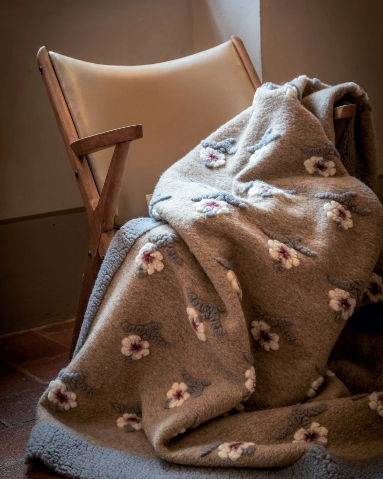Плед Frati DAISY GREY 150x190, шерсть 80% полиэстер 20%, 900г