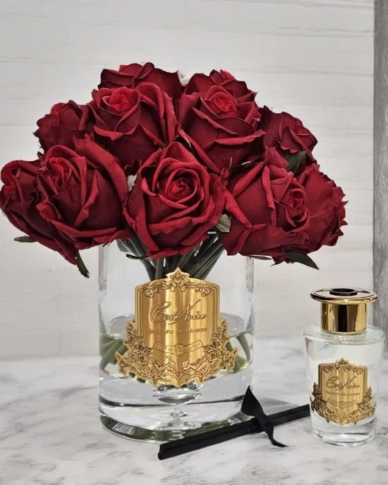 GRAND ROSE BUDS BOUQUETБольшой букет из бутонов роз, 2 спрея по 10 мл, красный, золотой декор