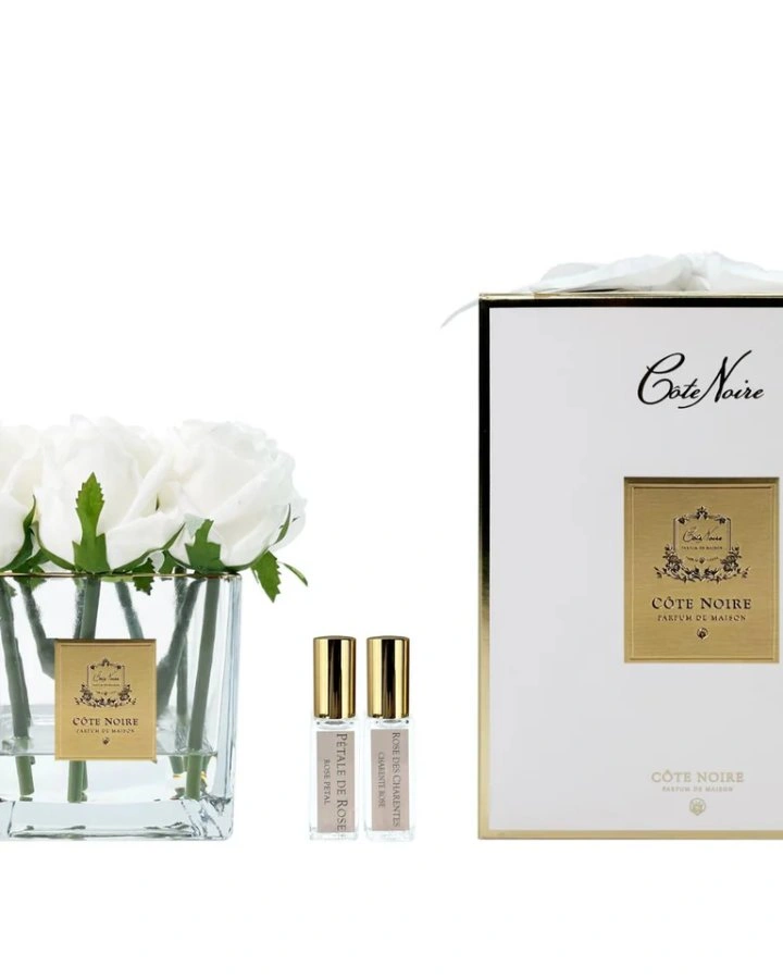 SQUARE 9 ROSE ivory clearБукет 9 роз, белый, квадратная прозрачная ваза, 2 спрея по 5 мл