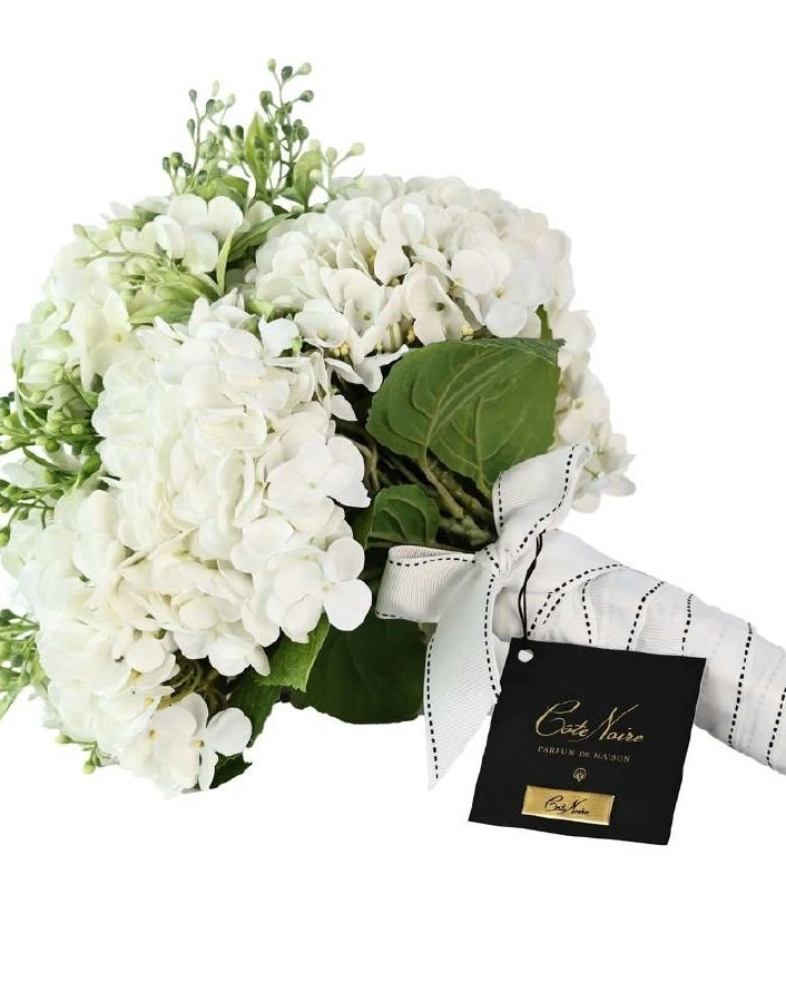 Wrapped Hydrangea BouquetБукет гортензий белый