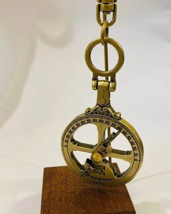 Миниатюрная морская астролябия Hemisferium Miniature Nautical Astrolabe Н 13 см диам 4,5 см толщина