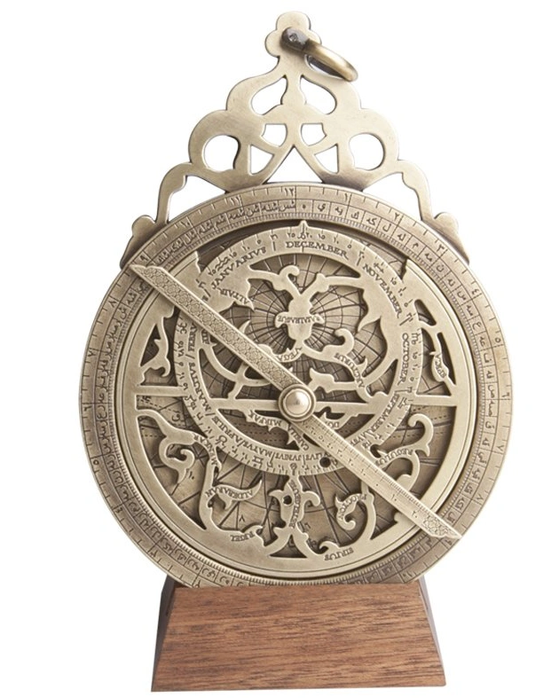 Астролябия восточная Hemisferium Eastern Astrolabe диам 12,2 х 0,7 Высота с базой 16,6 см, бронза