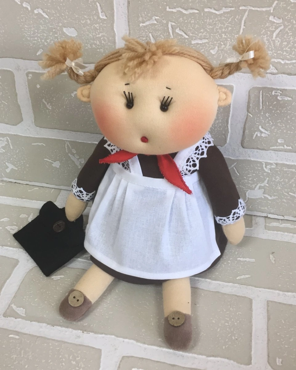 Женечка школьница (24*20) Авторская игрушка для интерьера
