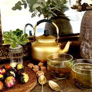 COFFRET INFUSION Набор для травяного чая 1 чайник металл, 2 стакана стекло, травяной сбор 30 гр, гиб