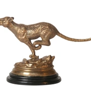 FIGURINE LEOPARDФигурка леопарда, правая, бронза H: 15 cm | W: 24 cm | D: 10 cm
