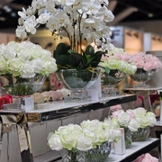 CENTERPIECE ROSE BUDS Букет из бутонов роз, зеленый и белый, 2 спрея по 10 мл