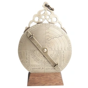 Астролябия восточная Hemisferium Eastern Astrolabe диам 12,2 х 0,7 Высота с базой 16,6 см, бронза
