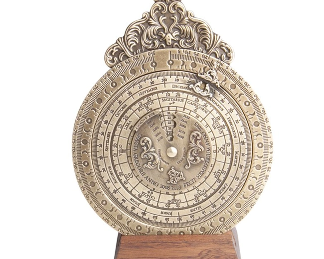 Лунный календарь Hemisferium Lunar Calendar/Tidal Abacus диам 12 х 0,7 Высота с базой 16,2 см, бронз