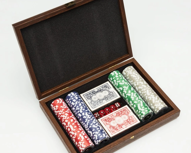 POKER SETНабор для покера (карты 200 шт ) темный орех, 39х22 см POKER SETНабор для покера (карты 200 шт ) темный орех, 39х22 см