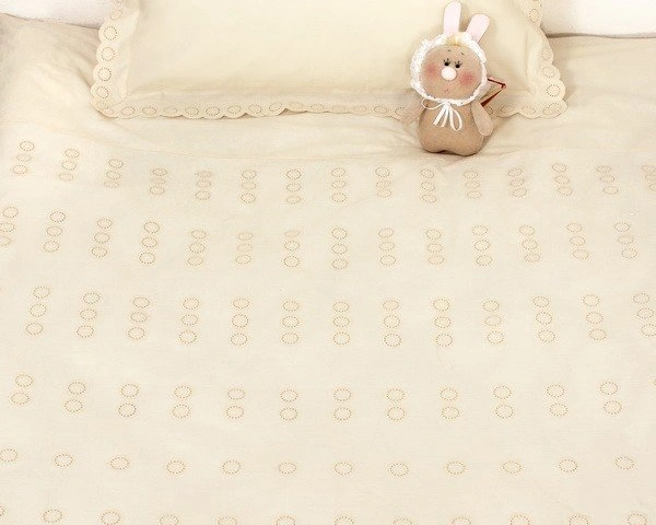 Детское постельное белье "КРУЖОЧКИ", р-р: 100x140+40х60+125х70х20см, цвет: бежевый Детское постельное белье "КРУЖОЧКИ", р-р: 100x140+40х60+125х70х20см, цвет: бежевый