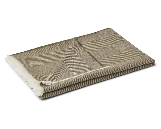 Sidsley Herringbone OliveПлед, цвет оливковый, 130х200, 100% беби альпака, 250 гр/м2 Sidsley Herringbone OliveПлед, цвет оливковый, 130х200, 100% беби альпака, 250 гр/м2
