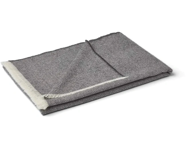 Sidsley Herringbone Dark GreyПлед темно-серый, 130х200, 100% беби альпака, 250 гр/м2 Sidsley Herringbone Dark GreyПлед темно-серый, 130х200, 100% беби альпака, 250 гр/м2
