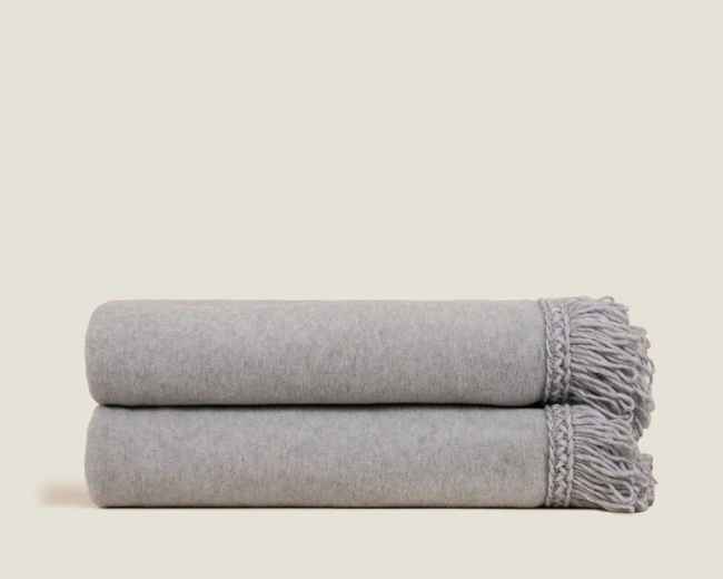 Плед Frati SOFT BAMBOO GRIGIO PERLA с тесьмой Matisse, серый однотонный, 160х200, бамбук 40% полиэст Плед Frati SOFT BAMBOO GRIGIO PERLA с тесьмой Matisse, серый однотонный, 160х200, бамбук 40% полиэст
