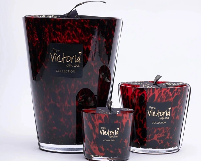Свеча ароматическая Victoria with Love Dots red 400гр, выдувное стекло