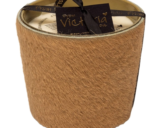 Свеча ароматическая Victoria with Love Hairy light brown 400гр