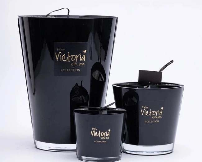 Свеча ароматическая Victoria with Love Glossy black 400гр, выдувное стекло