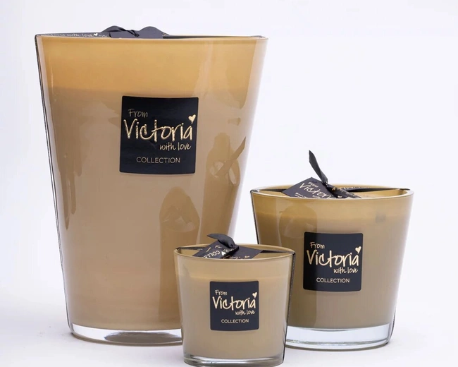 Свеча ароматическая Victoria with Love Glossy brown 400гр, выдувное стекло