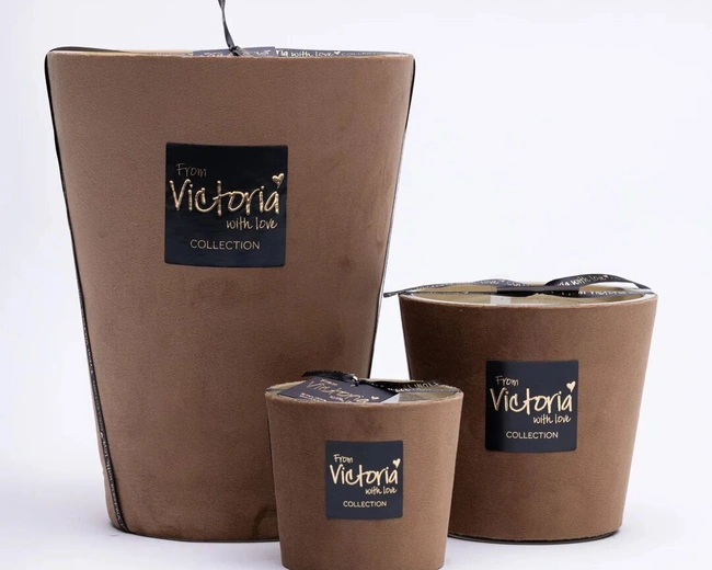 Свеча ароматическая Victoria with Love Velvet light brown 400гр