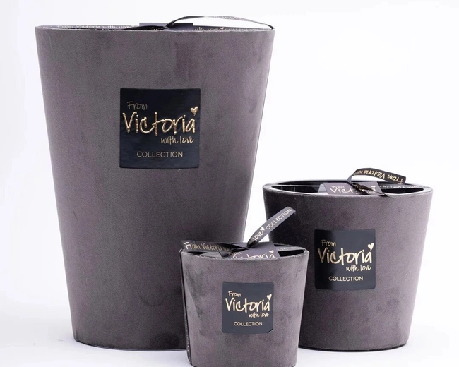 Свеча ароматическая Victoria with Love Velvet grey 400гр