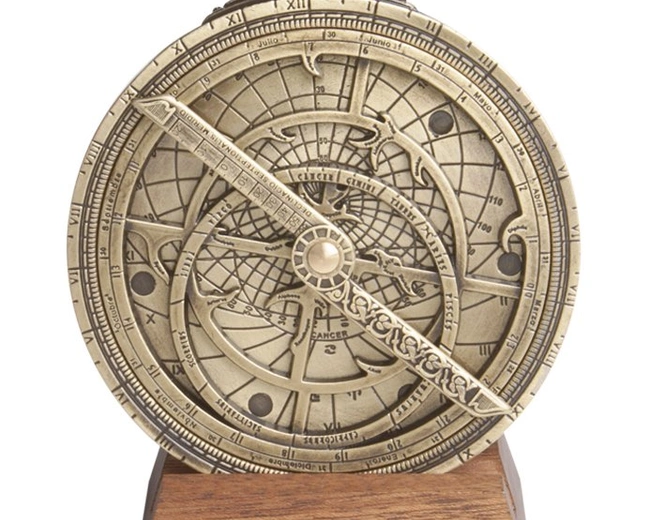 Астролябия Hemisferium Astrolabe диам 10 х 0,7 Высота с базой 12 см, бронза
