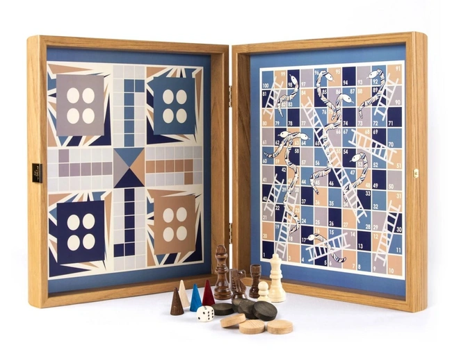 Chess/Backgammon/Ludo/Snakes Шахматы/нарды/лудо/змеи , цвет синий - футляр из орехового дерева Chess/Backgammon/Ludo/Snakes Шахматы/нарды/лудо/змеи , цвет синий - футляр из орехового дерева