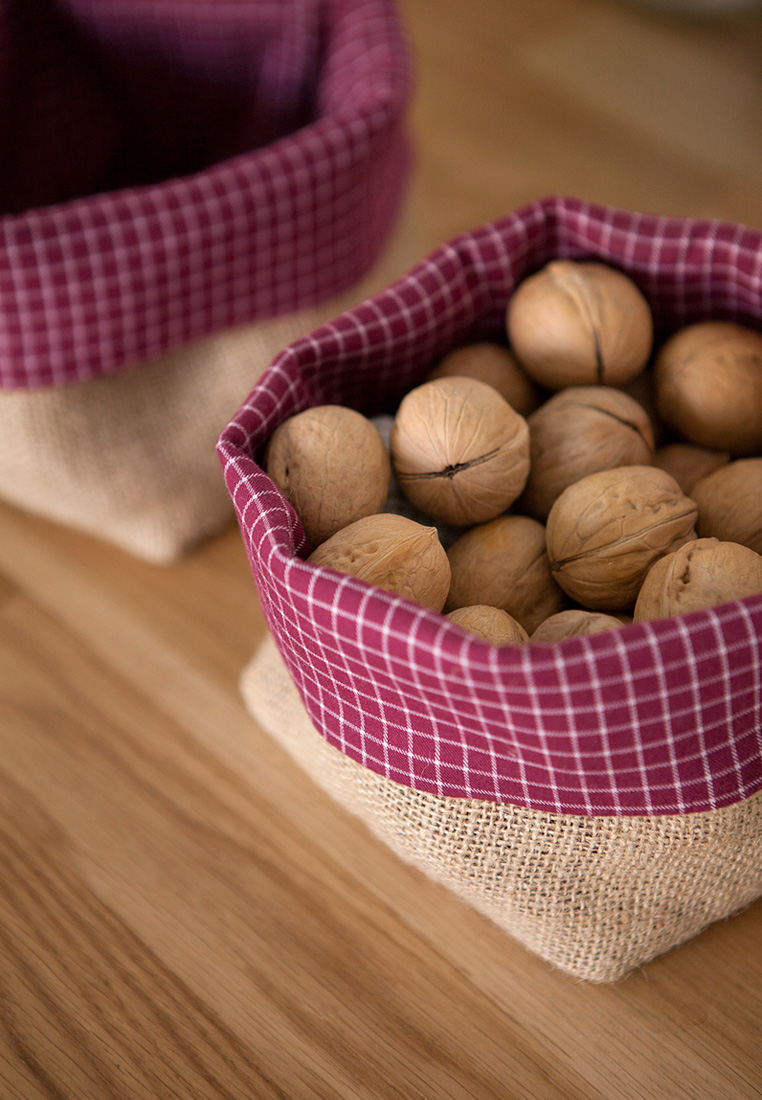 Декоративная ДЖУТОВАЯ КОРЗИНОЧКА , бежевый/бордо