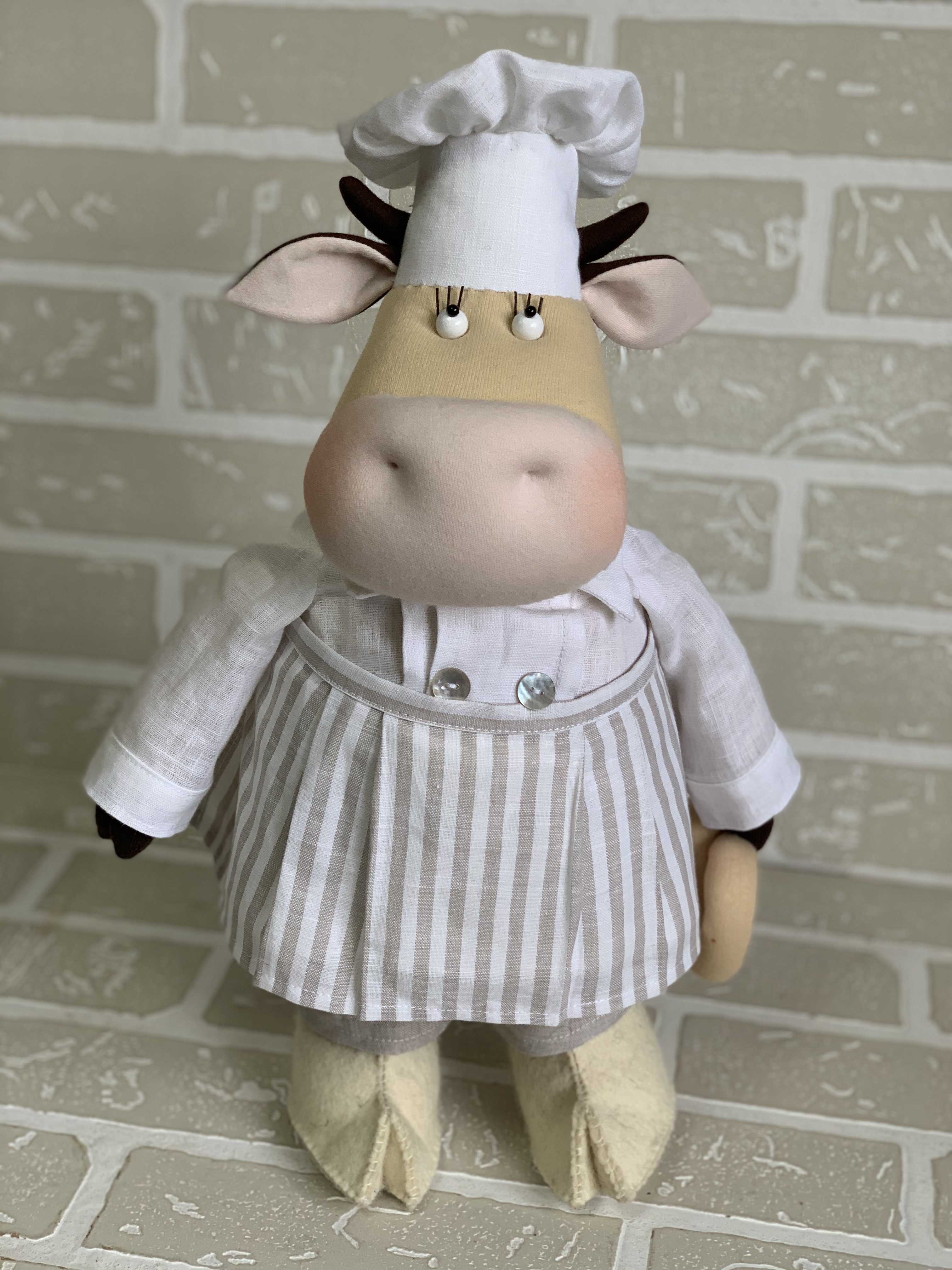 Бык Повар маленький (37*28) Авторская игрушка для интерьера