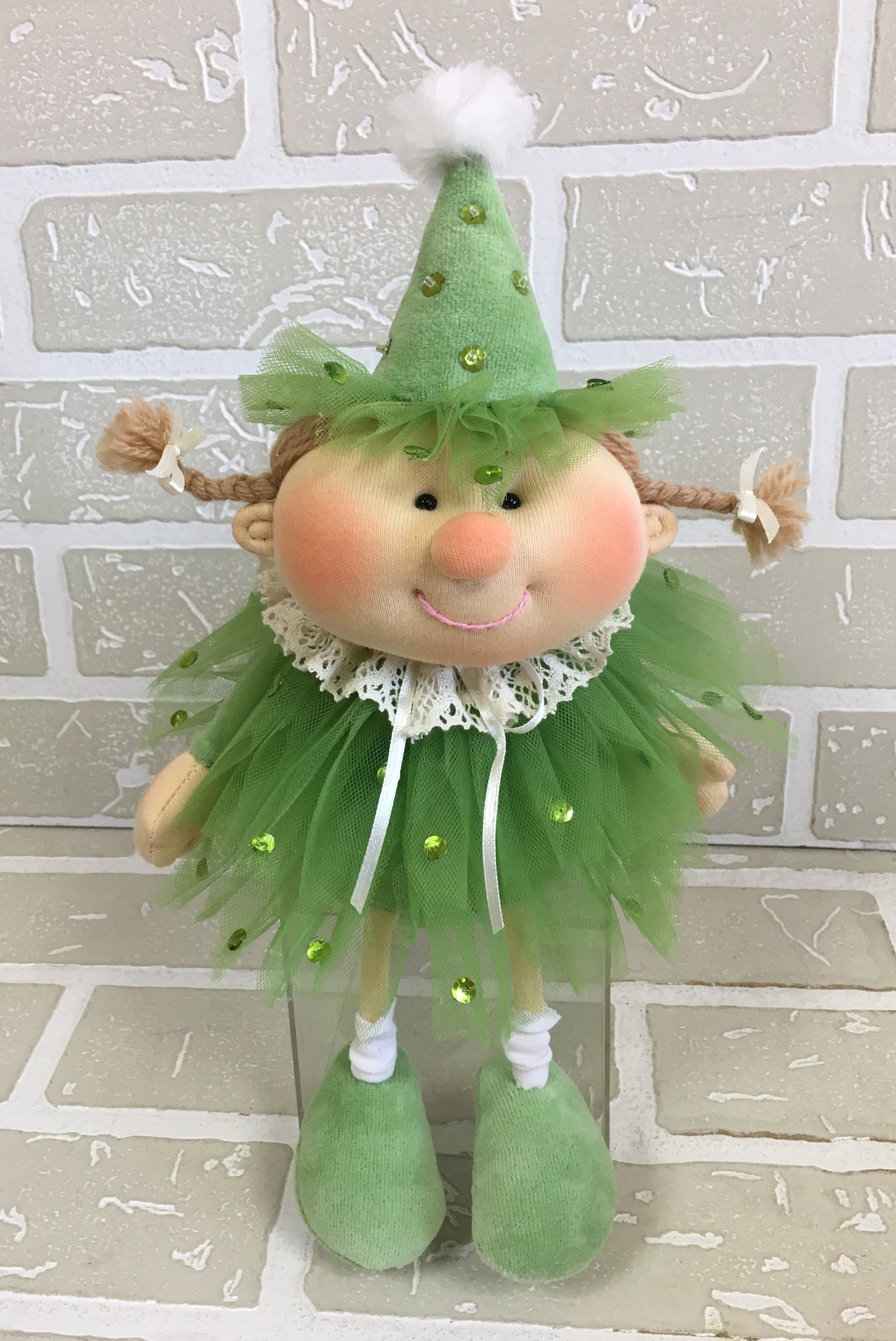 Светка в костюме Елочки (23*19) Авторская игрушка для интерьера