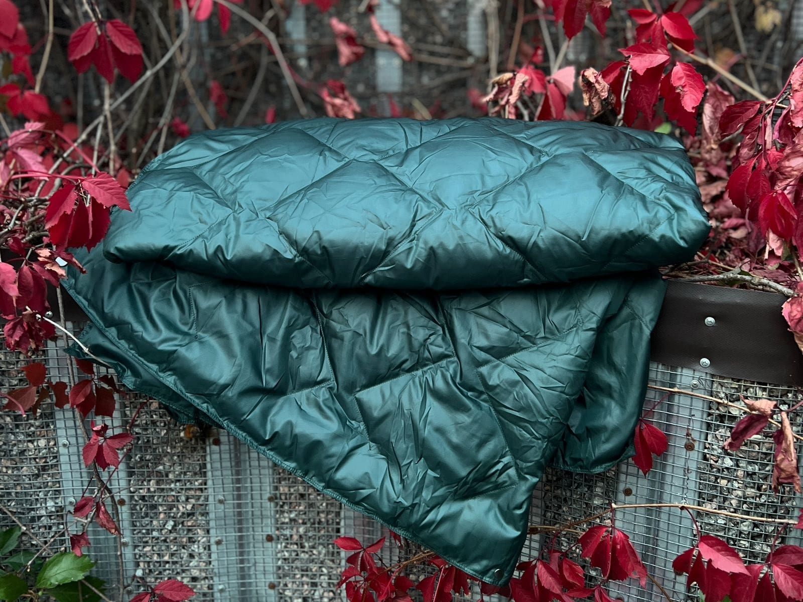 271317 Дорожный плед-пончо пуховый Travel Cape Plaid Grass DARK GREEN 130x170 вид 4
