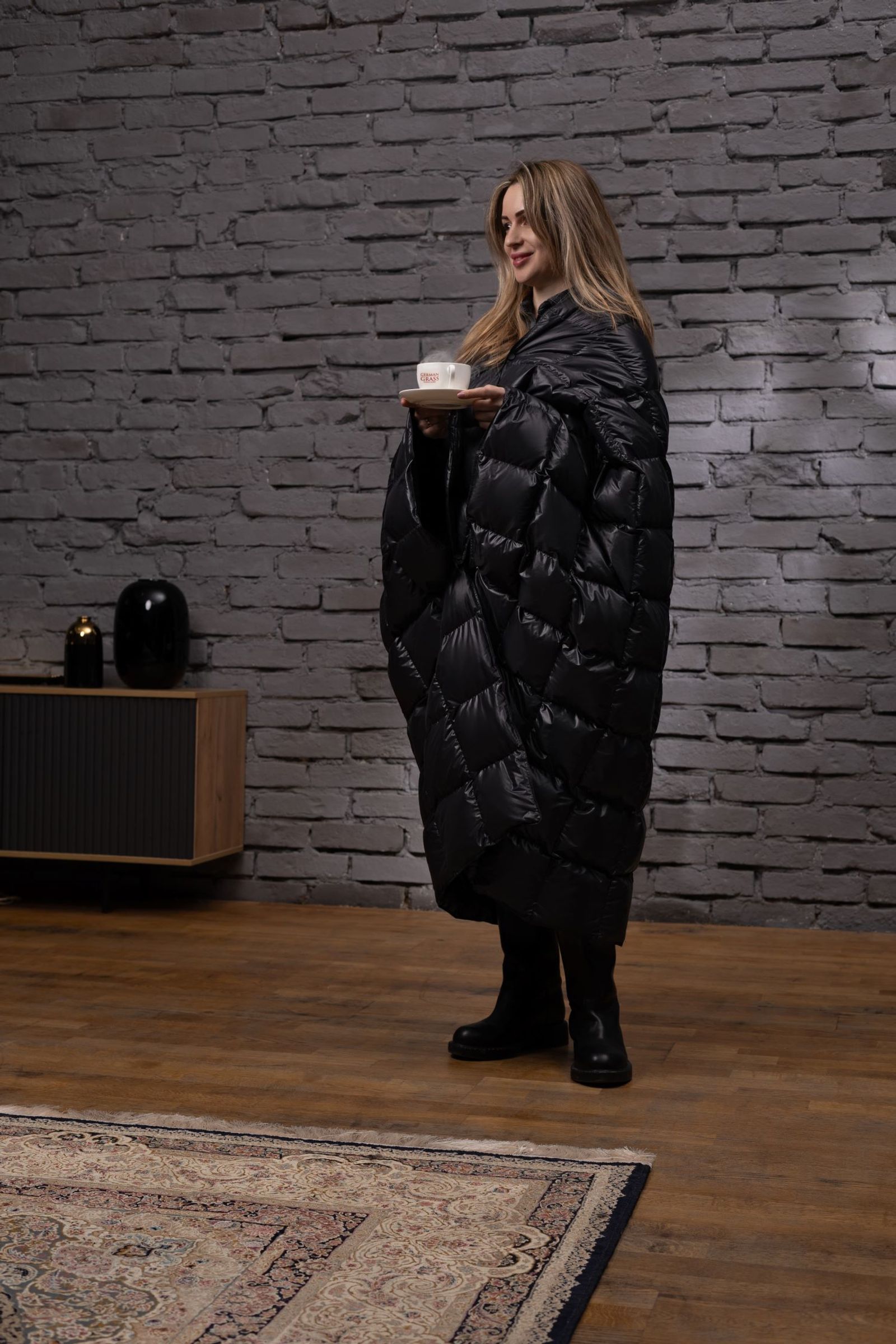 Дорожный плед-пончо пуховый Travel Cape Plaid Grass Black 130x170 вид 2