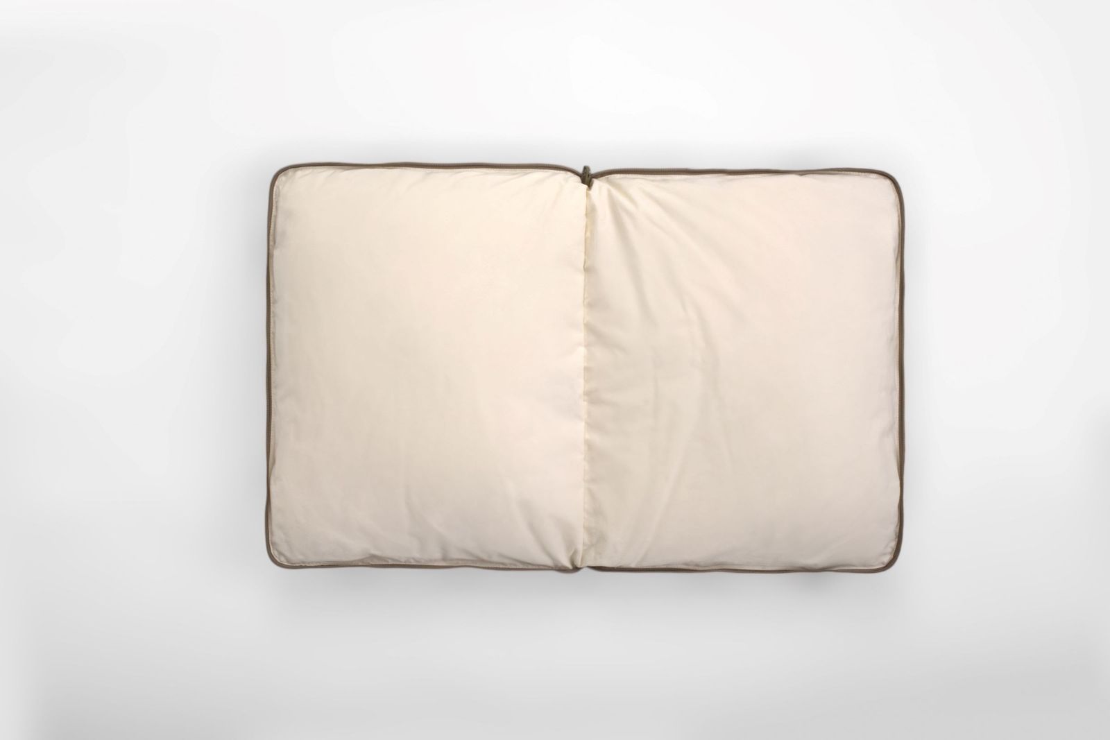 Дорожная подушка-трансформер с пуховым наполнителем Travel Pillow Grass Milk Chocolate 33х45 вид 5