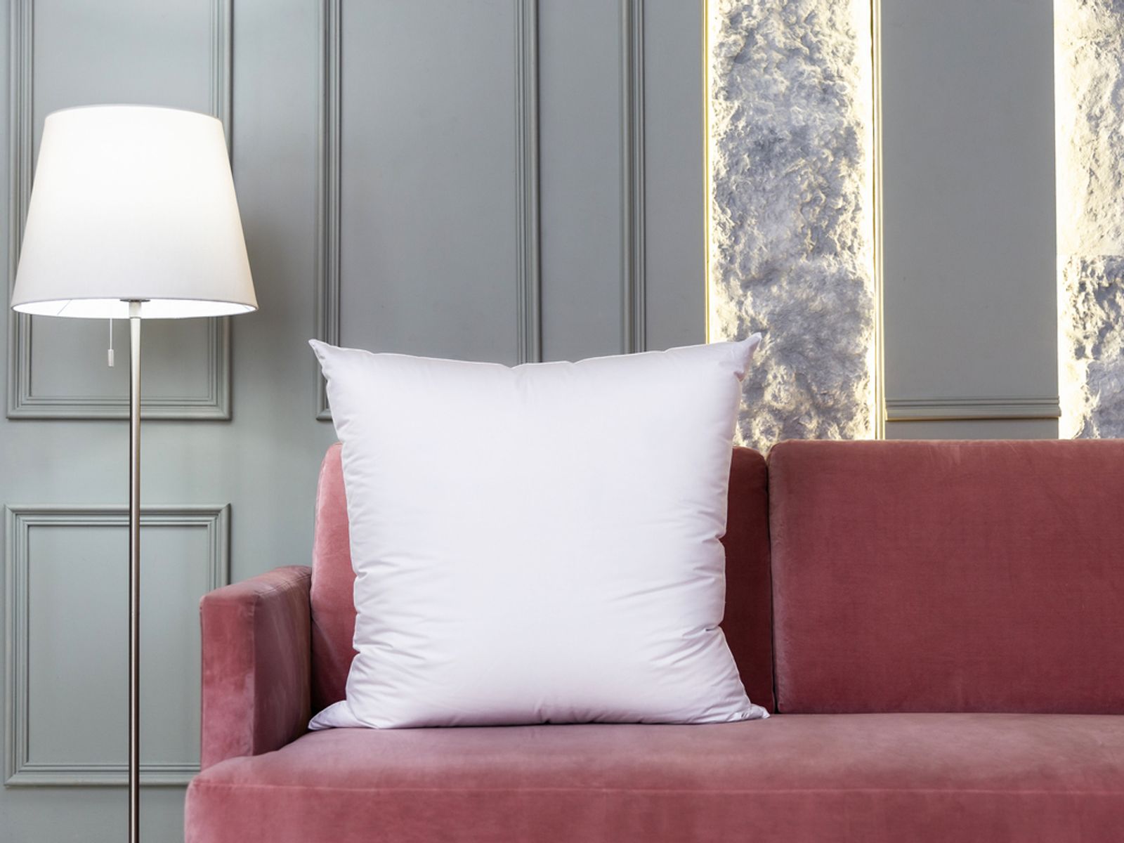 Подушка WHITE FAMILIE DOWN средняя с бортиком 68х68 вид 3