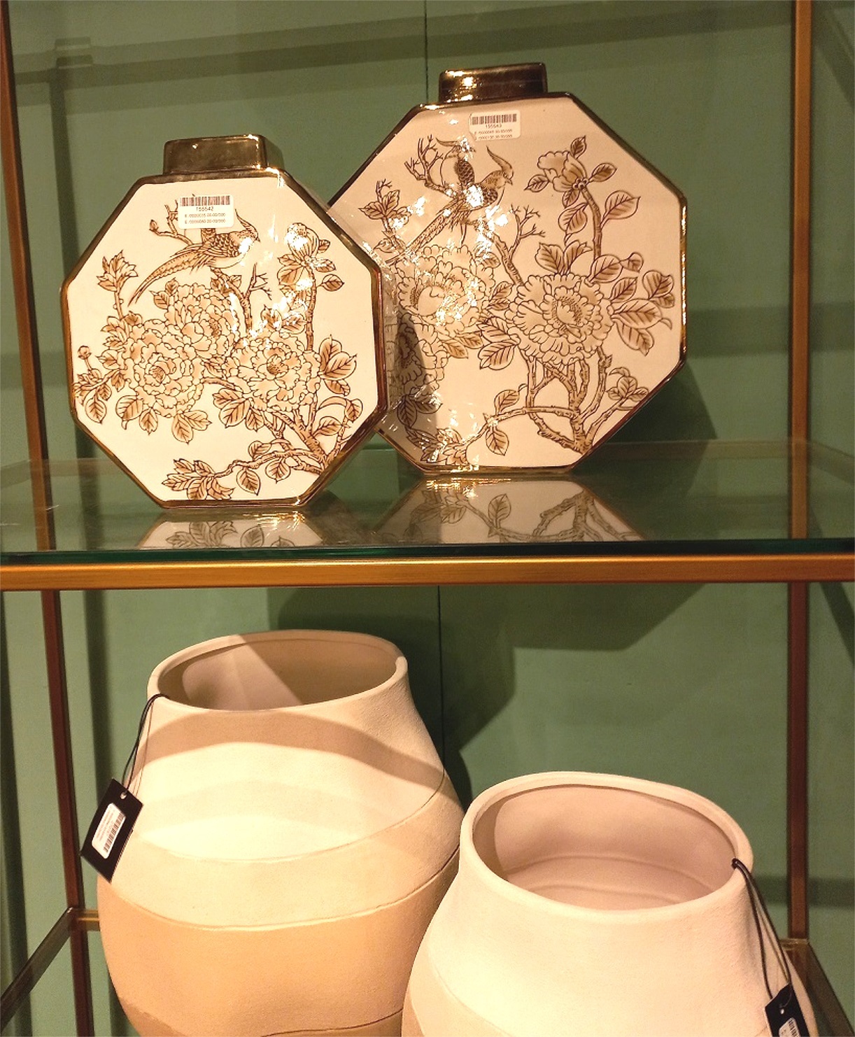 CHINOISERIEВаза восьмиугольная, белый с золотом 28x10x31h, керамика вид 3