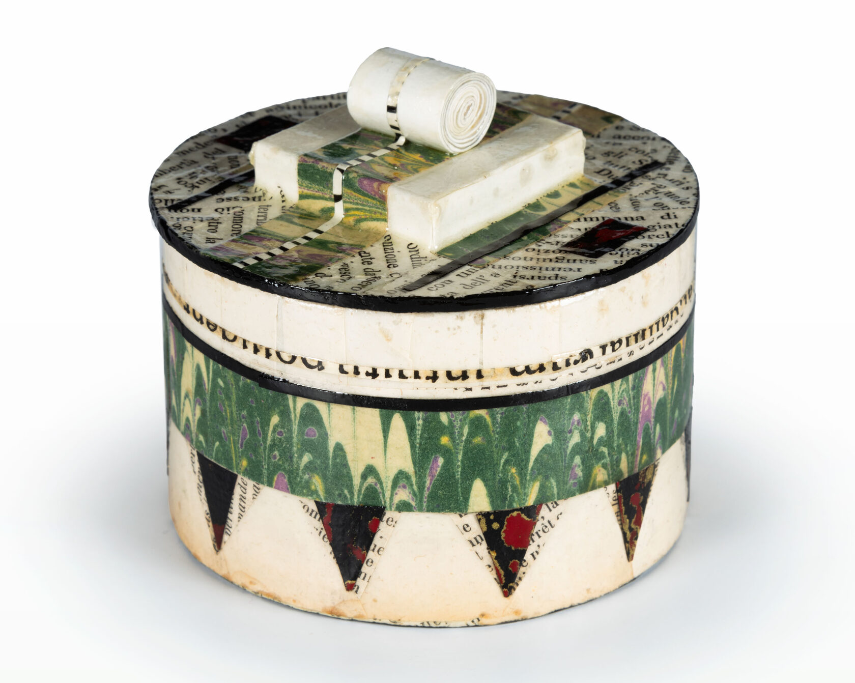 ШКАТУЛКАШкатулка диам 8 см Н 8см, папье маше