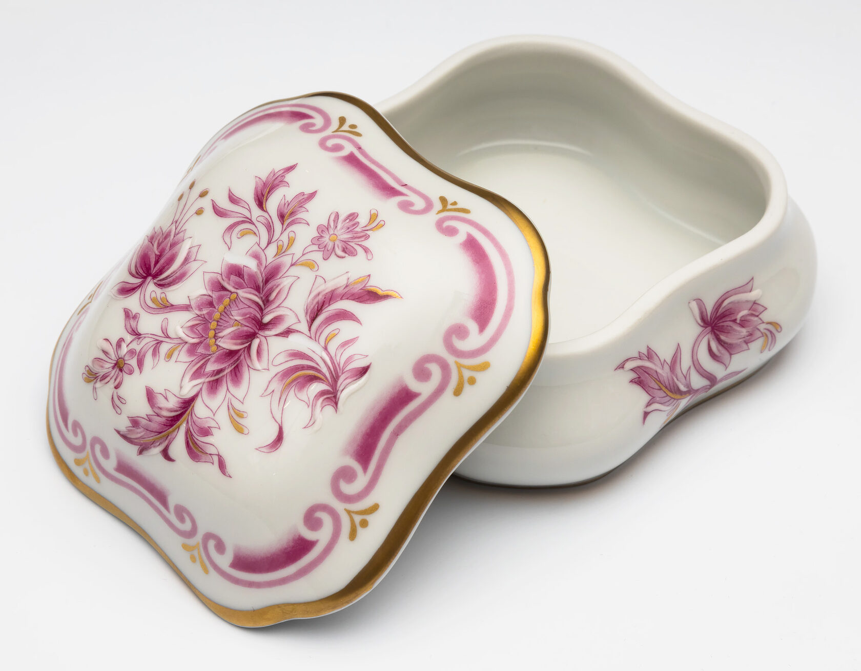 NADEGE I A/004 ANEMONEШкатулка 9х9, лиможский фарфор