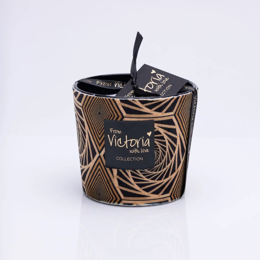 Свеча ароматическая Victoria with Love Velvet square 400гр