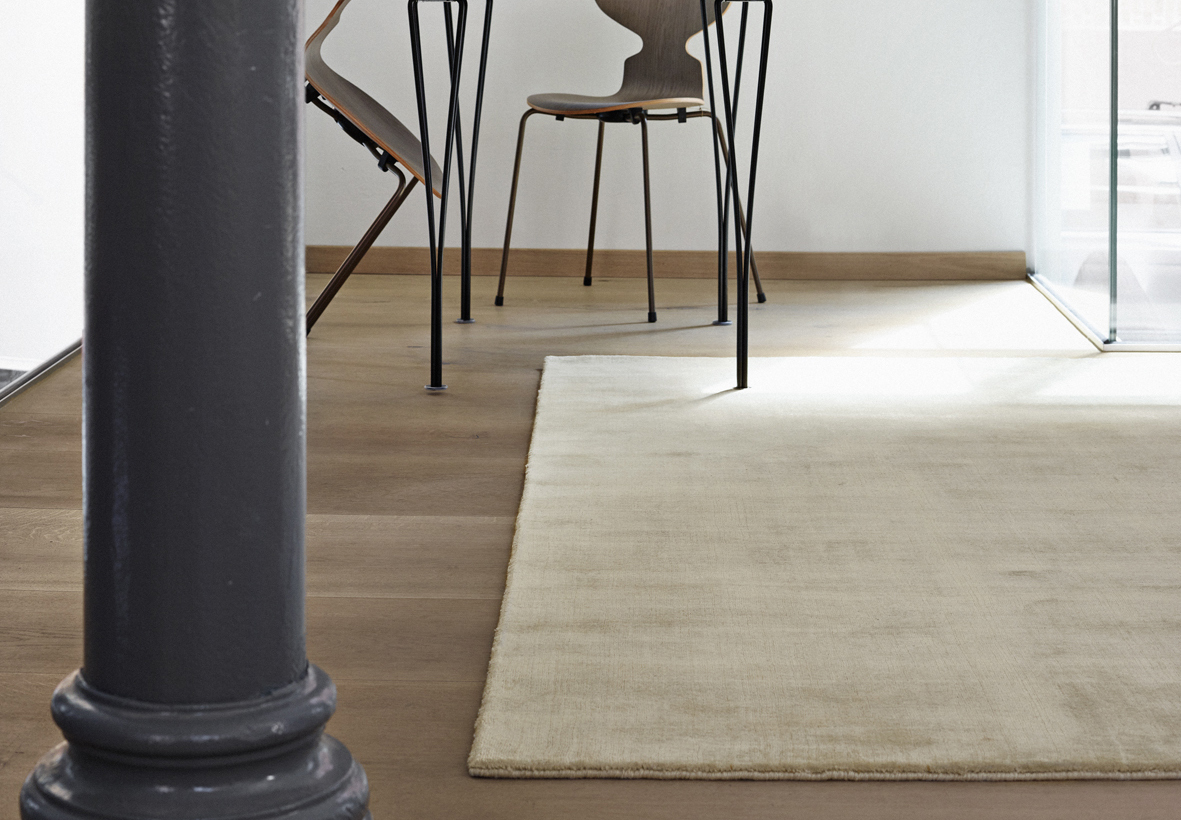 EARTH BAMBOO SOFT GREYКовер 200х300, высота ворса 11-12 мм, 3,75 кг/м2 ручная работа, цвет серый 5