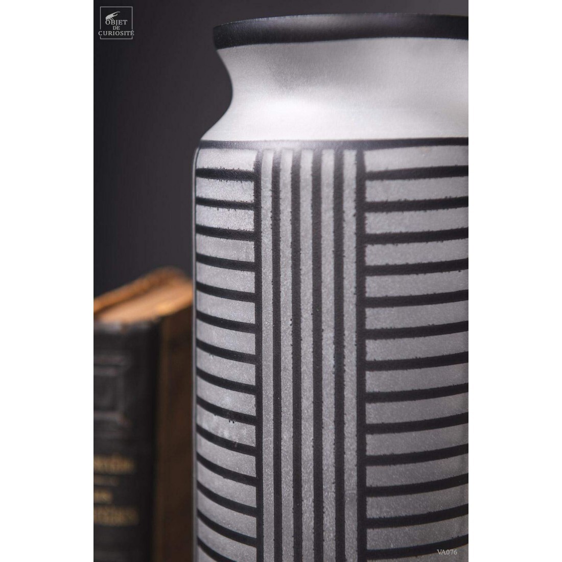 White frosted vaseВаза, стекло диам 10 Н28 см вид 2