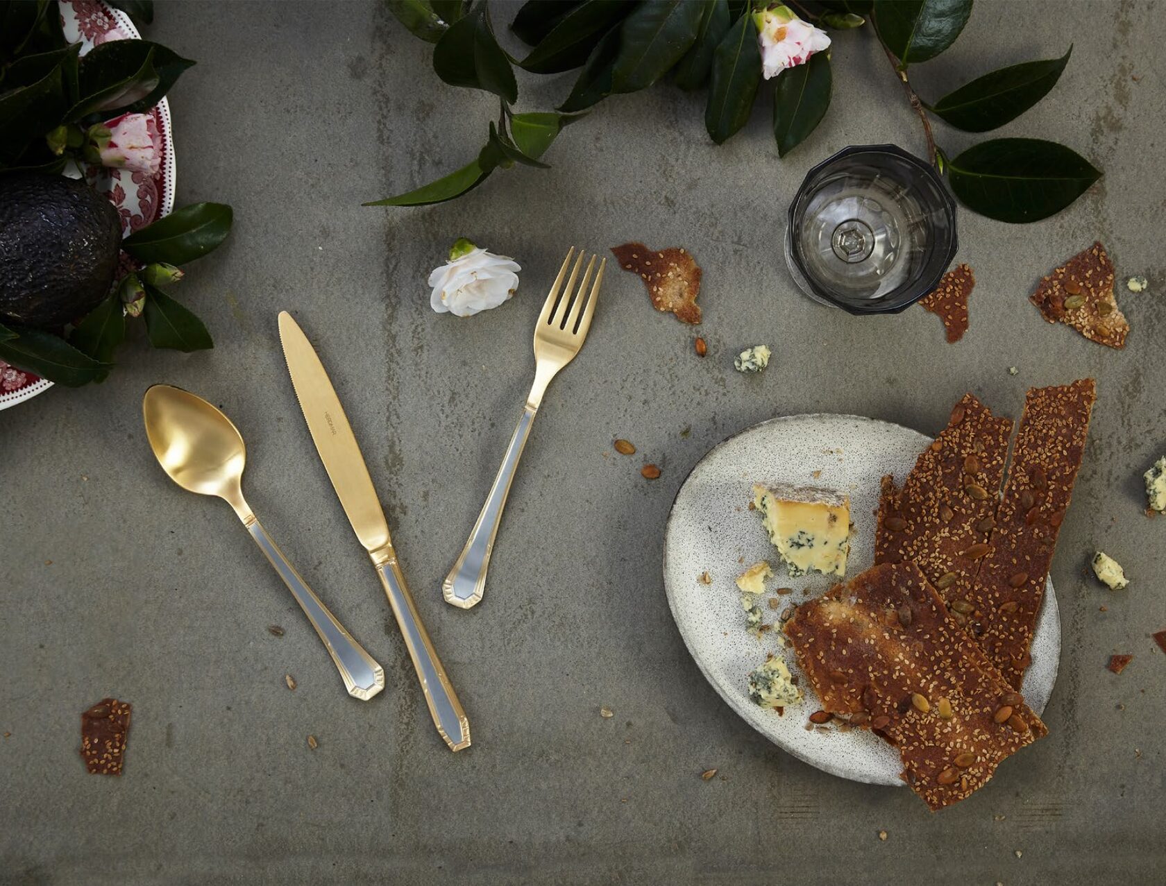 EDEN MAT GOLD 123столовые приборы, сталь 18/10, верхняя часть и декор ручки золото 24К , 24 шт. вид 2