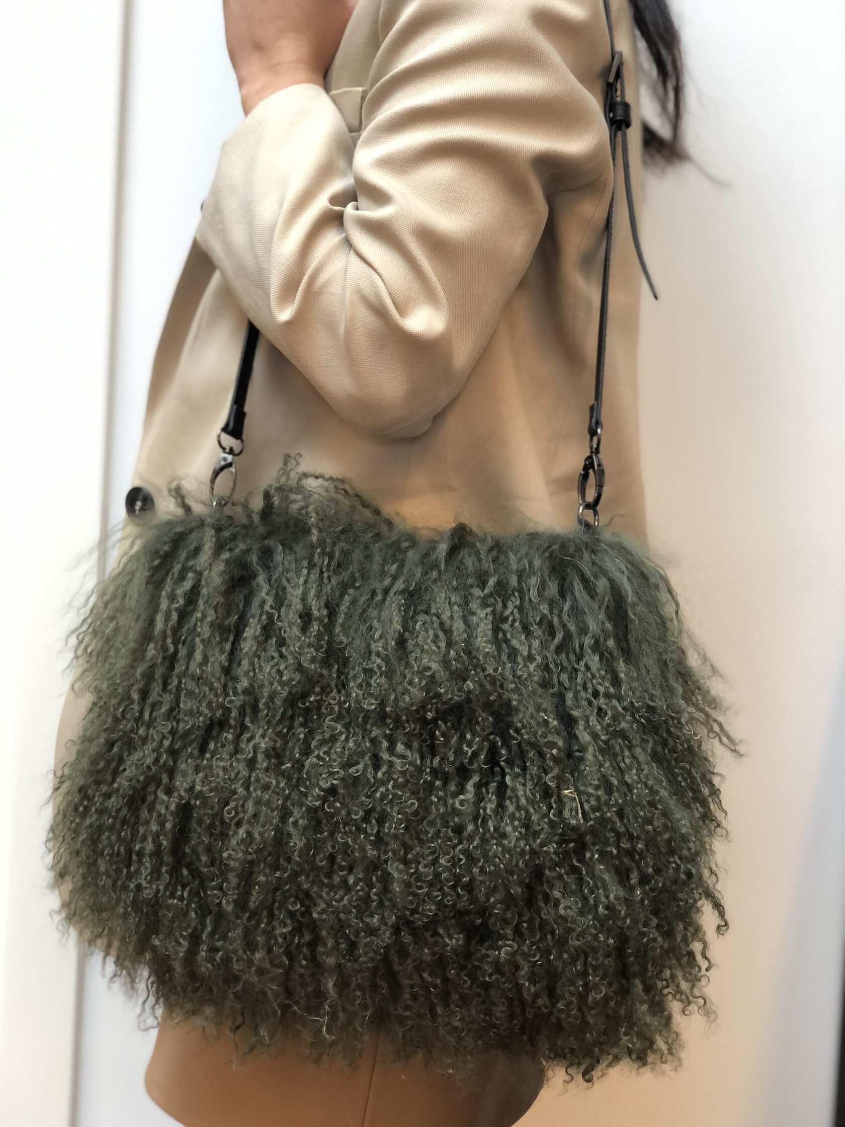 JASMIN MUFF BAG hedge greenСумка-муфта зеленый 19/26, с мехом 30/40 вид 2