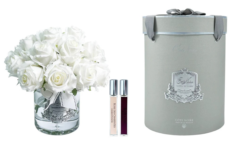 LUXURY ROSE BUDS BOUQUETБольшой букет из бутонов роз, белый, 2 спрея по 10 мл, серебряный декор, се вид 1